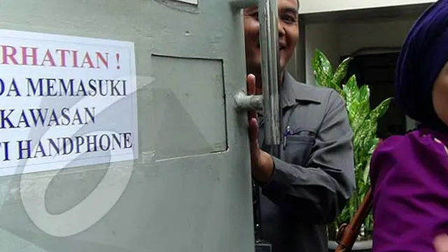 Jenguk Ahmad Fathanah, Sefty Beberkan Beberapa Nama Penerima Dana