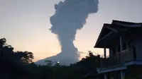 Warga Boyolali Melihat Kilatan saat Gunung Merapi Erupsi