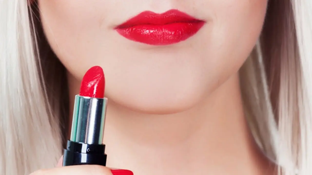 Mengikuti 3 Tips Ini, Dijamin Lipstik Kamu Akan Tahan Lama