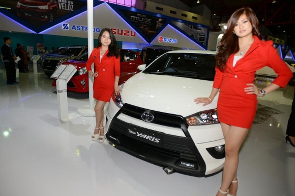 Gadis-gadis cantik hiasi IIMS 2015