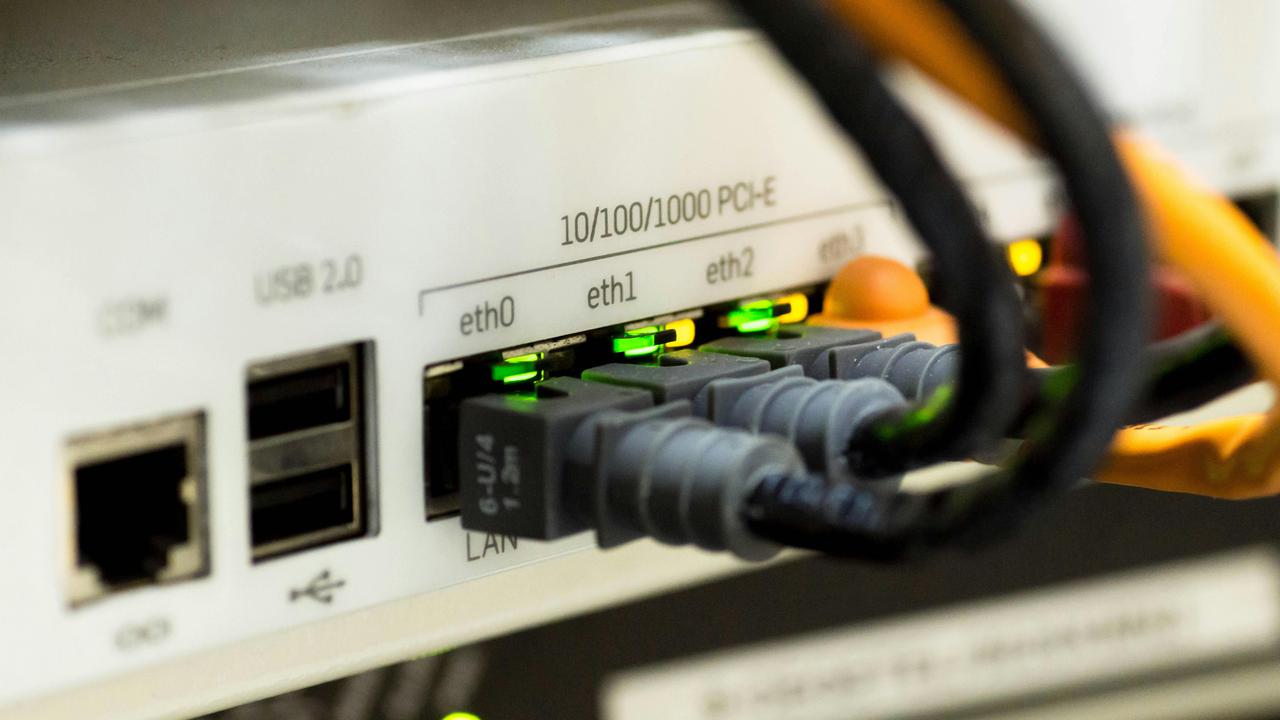 Pemerintah Janjikan Masyarakat Bisa Nikmati Internet Cepat dan Murah Tahun Ini