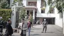 Suasana rumah duka mantan Menteri Tenaga Kerja era Presiden Soeharto, Cosmas Batubara di Jalan Cidurian Nomor 3, Cikini, Jakarta, Kamis (8/8/2019). Cosmas Batubara meninggal dunia saat dirawat di Rumah Sakit Kencana. (Liputan6.com/Faizal Fanani)
