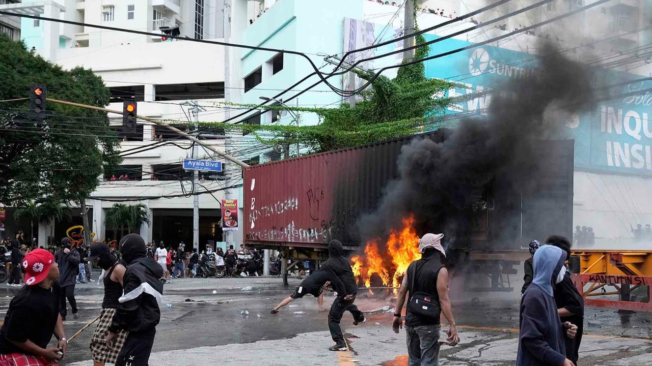 FOTO: Bentrokan di Manila,  49 Orang Ditangkap dalam Aksi Antikorupsi Filipina