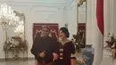 Bobby juga terlihat dalam acara  yang digelar Presiden Jokowi di Kompleks Istana Kepresidenan. Tidak lama lagi Bobby Nasution akan resmi mempersunting Kahiyang Ayu. Pernikahan akan digelar awal November mendatang. (Instagram/ayanggkahiyang)