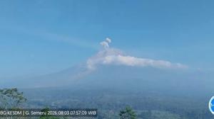 Semeru 5 Kali Erupsi Beruntun Pagi Ini, Letusan Capai 700 Meter