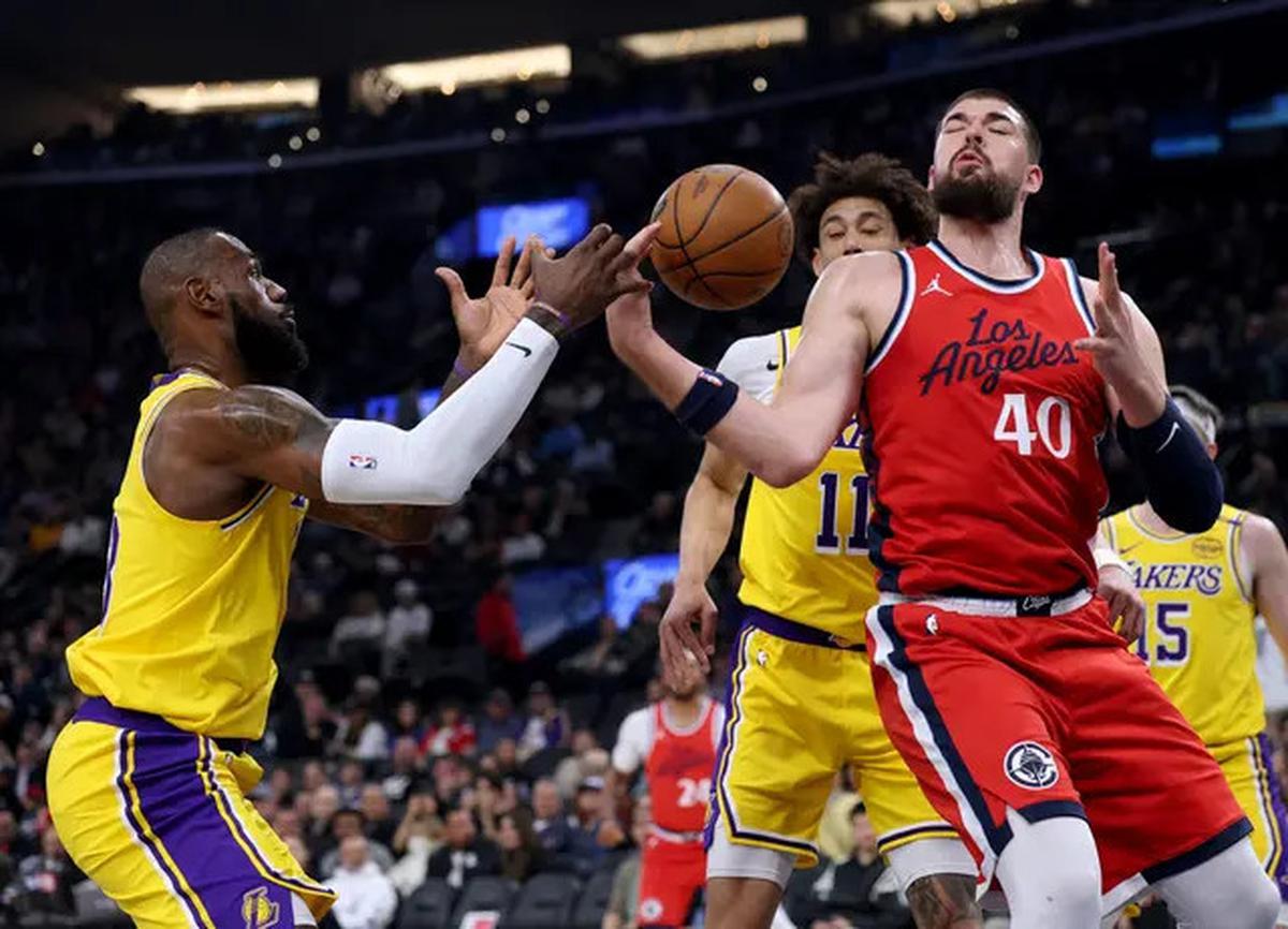 Hasil NBA 2024/2025: Ditonton Luka Doncic, Lakers Hajar Clippers