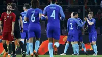 Para pemain Belanda merayakan gol yang dicetak ke gawang Portugal dalam laga uji coba di Stade de Geneve, Swiss, Selasa (27/3/2018) dini hari WIB. (Salvatore Di Nolfi/Keystone via AP)