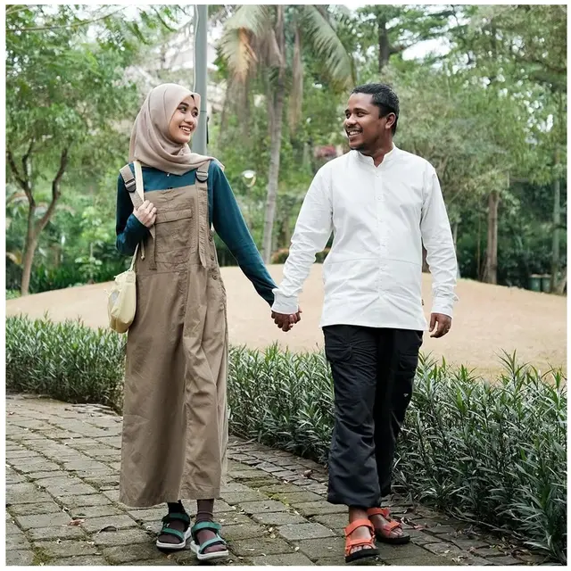 5 Potret Double Date Arie Kriting dan Mamat Alkatiri, Kompak Bareng Istri