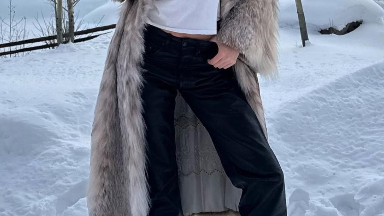 Kendall Jenner Tampil Modis di Tengah Salju, Ini Gaya Winter Look-nya