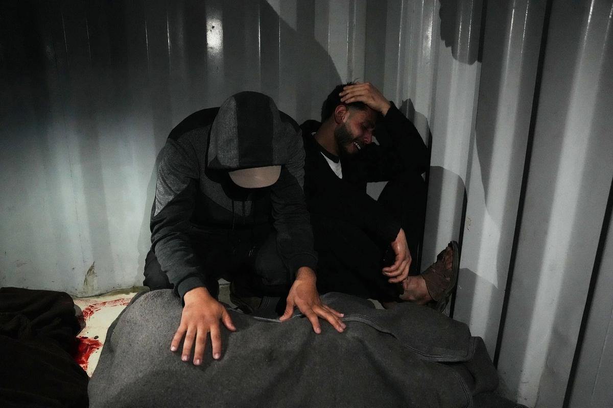 FOTO: Serangan Udara Israel Sasar Jip Polis di Gaza Tewaskan Tiga Orang