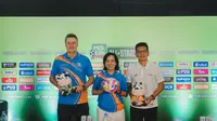 Head Coach MilkLife Soccer Challenge Timo Scheunemann, Business Unit Head (Dairy) &ndash; Savoria Didiet Fadriana Abdulkadir, Program Director MilkLife Soccer Challenge, Teddy Tjahjono.&nbsp;(Dok. Bakti Olahraga Djarum Foundation/Milklife)