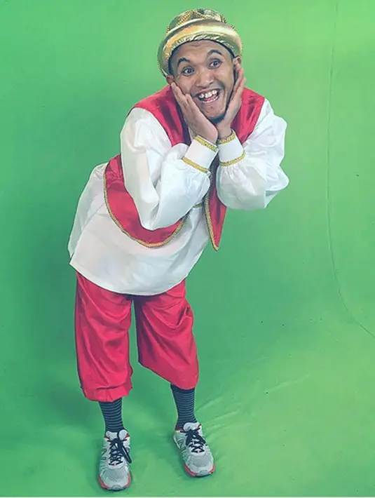 Kembalinya ke panggung hiburan, untuk berjoged, Eko juga melihat banyak perubahan dari Caisar. Penampilannya juga lebih keren dan rapi. Ia hanya sekedar membantu saat ada teman yang membutuhkan. (Instagram/caisar_yang_belomsempurna)