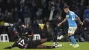AC Milan akhirnya bisa mencetak gol di menit ke-42 lewat Giroud menerima assist dari Leao. (AP Photo/Andrew Medichini)