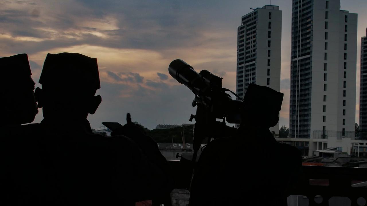 FOTO: Hilal Belum Terlihat di Langit Jakarta Saat Rukyatul Hilal Awal Ramadhan 1447 H