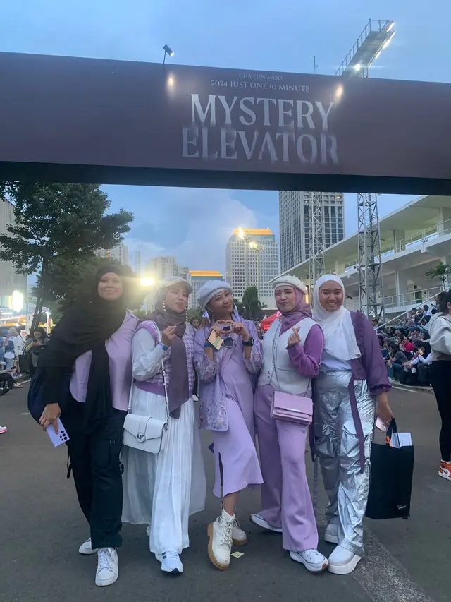 Cha Eun Woo menggelar fan concert bertajuk 'Just One 10 Minute Mystery Elevator'