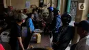 Menariknya, gambar dan tulisan pada kemasan kopi tak pernah berubah sejak dulu. (Liputan6.com/Angga Yuniar)