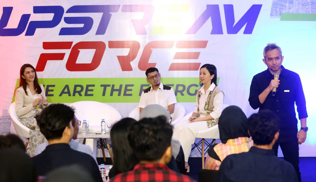 Upstream Champion, Heru Mangastu saat memberikan paparan pada gelaran “Upstream Force: We Are The Energy” di Gedung PPDT Galeri R FSRD, Universitas Trisakti, Jakarta, Rabu (12/11/2025). (Liputan6.com/Helmi Fithriansyah)