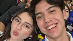 Potret El Rumi dan Syifa Hadju Nonton Chelsea di GBK Jakarta, Kumpulkan Tanda Tangan