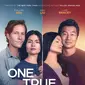 One True Loves dibintangi Phillipa Soo, Simu Liu, dan Luke Bracey. Dari desain poster yang standar banget, kita paham film ini mengusung cinta segi tiga. (Foto: Dok. R.U. Robot/ Highland Film Group/ BuzzFeed Studios)