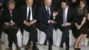 Tamu-tamu penting dari 28 negara ikuti menghadiri upacara pemakaman mantan Presiden Georgia dan menteri luar negeri Soviet Eduard Shevardnadze, Minggu (13/7/14). (REUTERS/David Mdzinarishvili) 