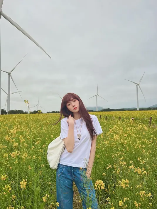 Sebelum jadi seorang aktris, Lee Sung Kyung memulai kariernya sebagai model. (FOTO: instagram.com/heybiblee/)