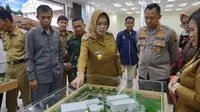 Bupati Sukoharjo Etik Suryani Resmikan 10 Peoyek Strategis (Dewi Divianta/Liputan6.com)