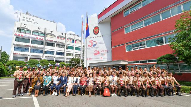 Duta Besar Indonesia untuk Korea Selatan, Gandi Sulistiyanto menyambut kehadiran anggota pramuka asal Indonesia yang siap mengikuti Jambore Dunia di Seoul, Korsel (KBRI Seoul).