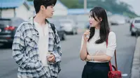 Kim Seon Ho dan Shin Min Ah dalam Hometown Cha-Cha-Cha (Foto: Netflix)