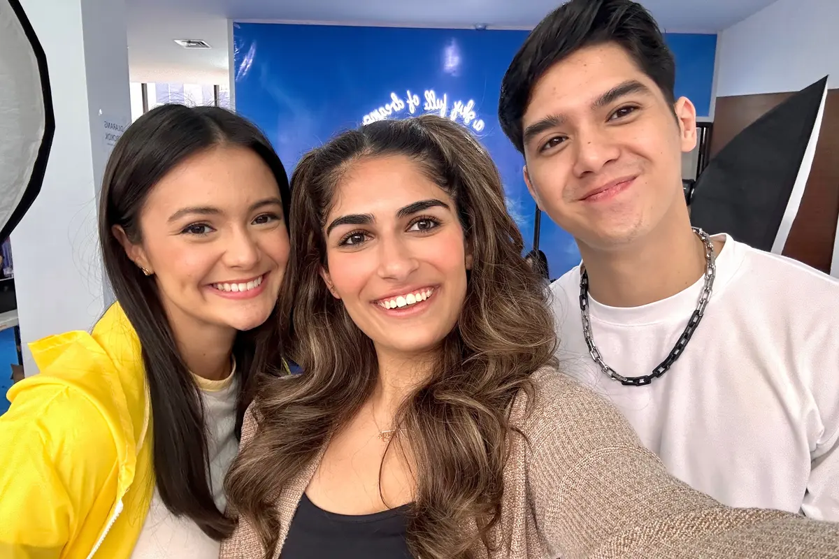 [Fimela] Azarya Samtani bersama cast Virgin Mom