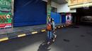 Warga melintasi sejumlah kios yang tutup di Blok B Pasar Tanah Abang, Jakarta, Selasa (27/6). Dalam rangka libur lebaran, Pasar Tanah Abang tutup mulai Minggu (25/7) hingga buka kembali pada tanggal 3 Juli 2017. (Liputan6.com/Johan Tallo)