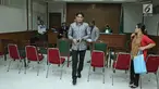 Pesinetron dan anggota DPR, Lucky Hakim meniggalkan ruangan usai menjalani sidang di Pengadilan Agama Jakarta Selatan, Rabu (06/09). Pengadilan Agama Jakarta Selatan mengabulkan permohonan cerai Lucky Hakim atas Tiara Dewi. (Liputan6.com/Herman Zakharia)