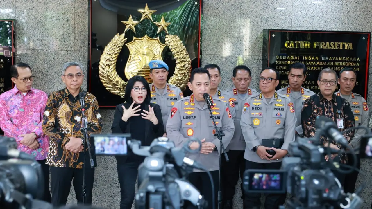 Kapolri Jenderal Listyo Sigit Prabowo menerima kunjungan Ketua Komisi Pemberantasan Korupsi (KPK) di Mabes Polri, Jakarta Selatan.