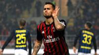 Gelandang AC Milan, Suso melakukan selebrasi usai mencetak gol kegawang Inter Milan pada laga Liga Italia Serie A di Stadion San Siro, Milan, (20/11). AC Milan bermain imbang dengan Inter Milan dengan skor 2-2. (REUTERS/Alessandro Garofalo)