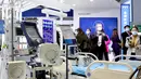 Mesin ECMO generasi terbaru dari Medtronic di area ekshibisi Peralatan Medis dan Produk Kesehatan dalam Pameran Impor Internasional China (CIIE) ketiga di Shanghai, 5 November 2020. Berbagai teknologi blockbuster dan mutakhir terkait pencegahan dan pengendalian epidemi dipamerkan. (Xinhua/Liu Ying)