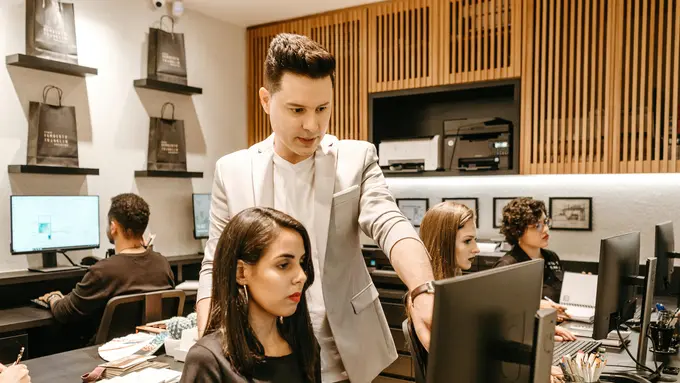 Tanda-Tanda Atasan Melakukan Micromanage Kepada Bawahannya