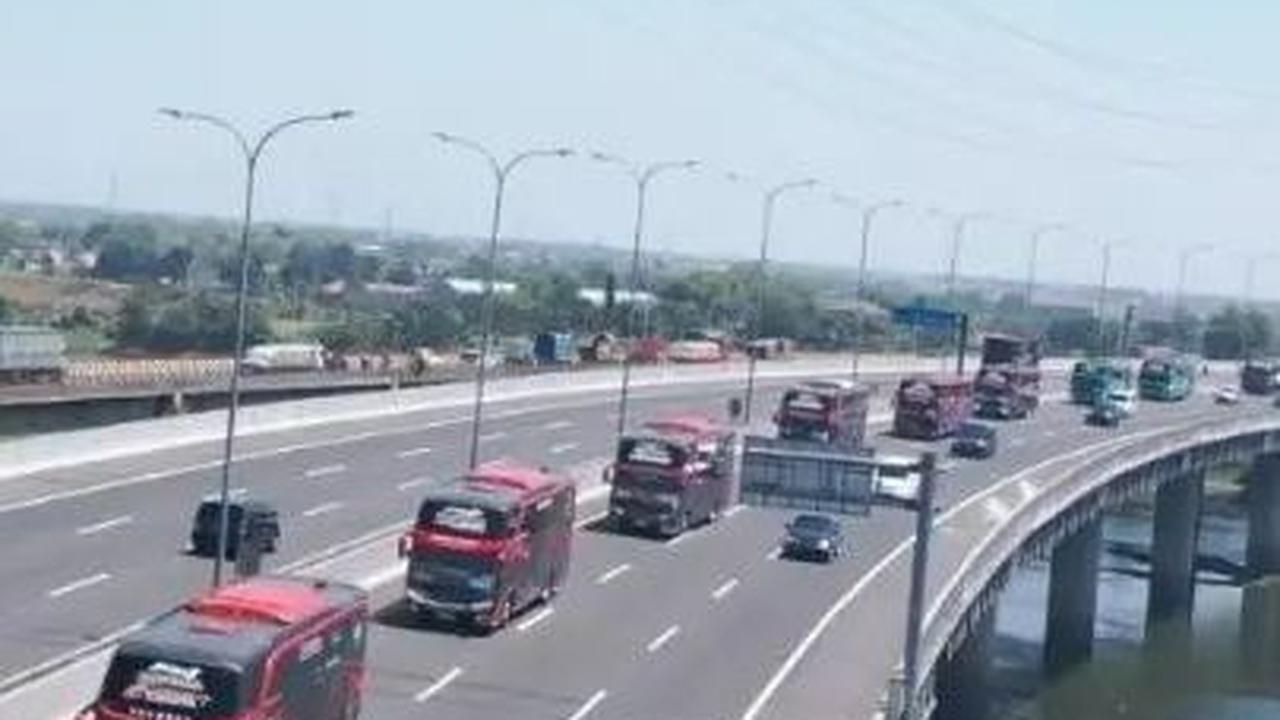 Terlihat para prajurit Angkatan Darat Amerika Serikat ini turut serta membawa perlengkapan super lengkap.