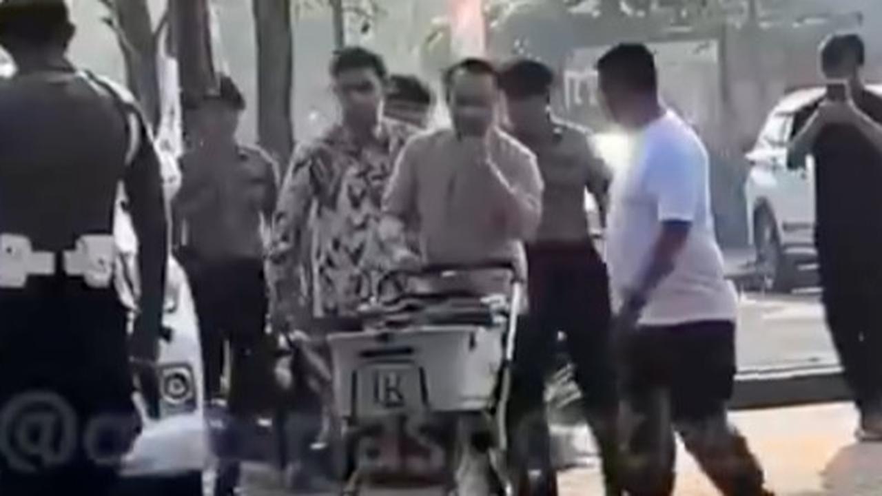 Viral Bobby Kertanegara Dikawal Ketat Polisi Turun dari Lexus, Istana: Tanggung Jawab Negara