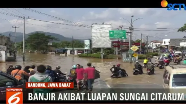 Banjir terjadi karena curah hujan yang tinggi di wilayah hulu, yaitu Pangalengan dan Majalaya.