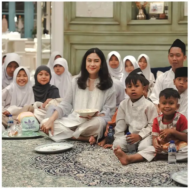 6 Potret Syukuran Ultah Dian Sastro ke-43, Rayakan Milad di Malam Nuzulul Qur'an