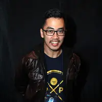 Dennis Adhiswara mengaku sudah menerima skenario film 'Ada Apa Dengan Cinta? 2'. Selain Dennis, pemeran AADC 2 lain yang sudah menerima skenario adalah Dian Sastrowardoyo yang menjadi tokoh utama, Cinta, di film drama romantis ini (Wimbarsana/Bintang.com)