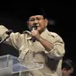 Calon Presiden nomor urut 02 Prabowo Subianto menyampaikan pidato politik saat HUT ke-20 KSPI di Jakarta, Rabu (6/2). Dalam acara ini Prabowo Subianto berkesempatan untuk menyampaikan pidato politik di hadapan ratusan buruh. (Merdeka.com/Iqbal S. Nugroho)