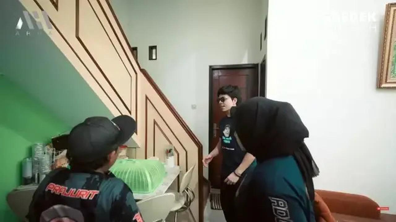 Potret Dapur Mungil nan Mewah Komedian Adul, Punya Model yang Elegan dan Fungsional