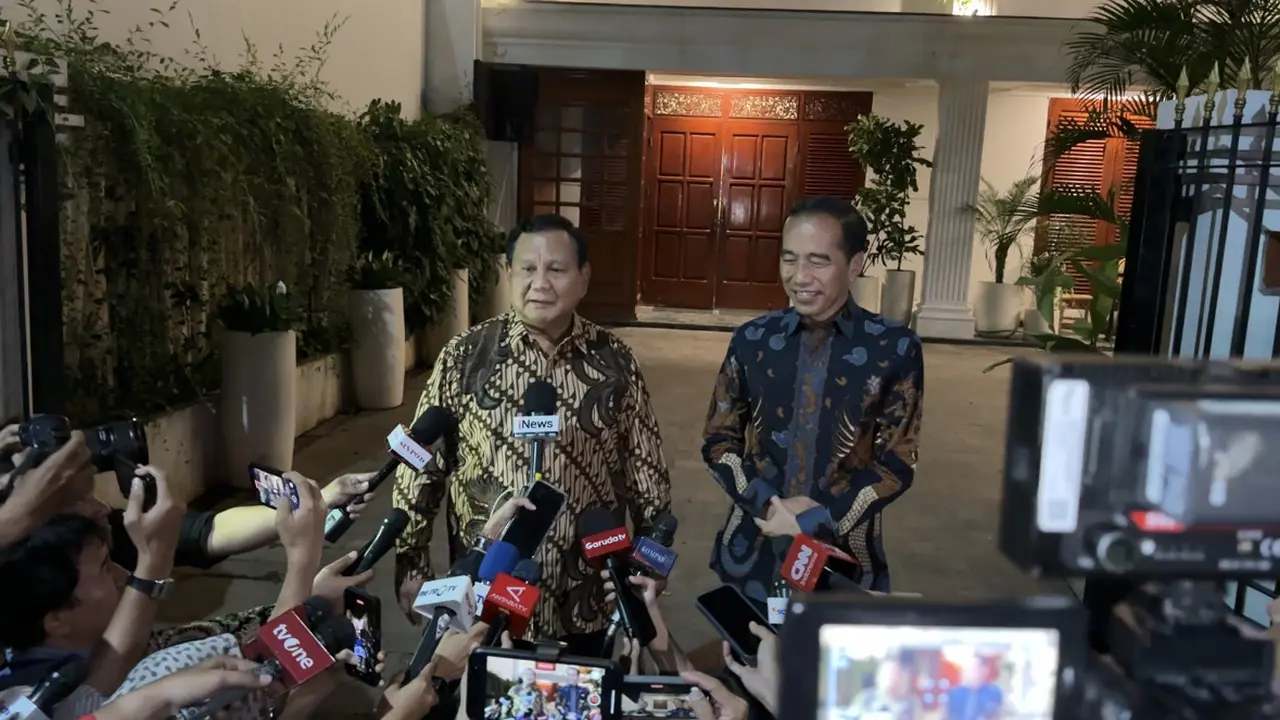 Presiden Ke-7 RI Joko Widodo atau Jokowi bertemu dengan Presiden Prabowo Subianto di kediaman Kertanegara, Jakarta Selatan.