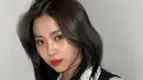 Main rapper, lead dancer dan sub vocalist, Ryujin Itzy menempati peringkat pertama sebagai idol kpop wanita yang memiliki paras cantik dan tampan sekaligus. Bukan tanpa sebab, dalam setiap penampilan panggungnya, Ryujin aura kuat dengan karisma yang tak terbantahkan. (Instagram/itzy.all.in.us).