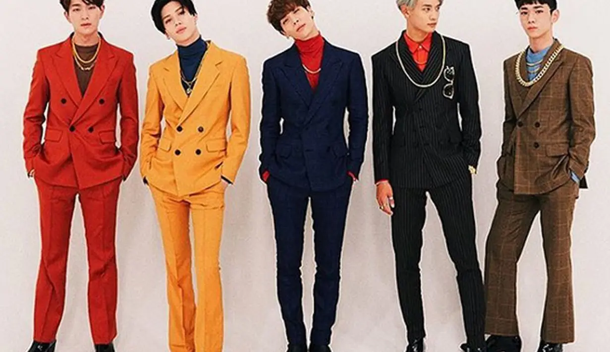 Berhasil memenangkan trofi di acara MCountdown, diwakili Key, SHINee mempersembahkannya untuk para penggemar dan rekan-rekan yang sudah membantunya. (Instagram/shine.1of1)