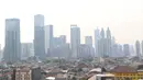 Imbauan menggunakan masker guna mengantisipasi terjadinya infeksi saluran pernapasan akut (ISPA) akibat memburuknya kualitas udara Jakarta beberapa waktu terakhir. (Liputan6.com/Angga Yuniar)