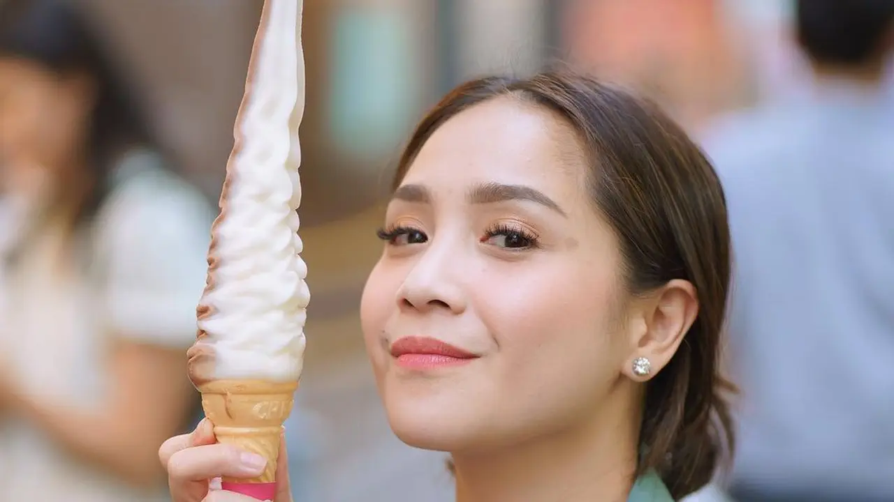 Inspirasi Makeup Simple Nagita Slavina yang Cantik Natural Selama di Korea Selatan