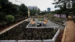 Aktivitas di kawasan Agro Edukasi Wisata Ragunan, Jakarta Selatan, Selasa (15/12/2020). Agro Edukasi Wisata Ragunan seluas 2,2 hektare tersebut untuk mengakomodir tingginya minat warga Ibu Kota dalam bercocok tanam di masa pandemi Covid-19. (Liputan6.com/Johan Tallo)