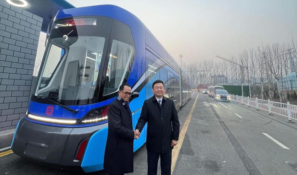 "Gaes ada kabar gembira nih, InsyaAllah Kereta Otonom atau Autonomous Rail Transit (ART) akan dibangun di Ibu Kota Nusantara (IKN) pada kawasan Sumbu Barat dan Sumbu Timur,"&nbsp;