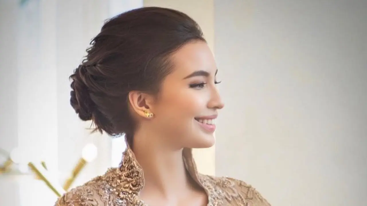 6 Pesona Anggun Manohara Odelia Saat Kenakan Kebaya, Pancarkan Aura Bangsawan dengan Wajah Setengah Bule